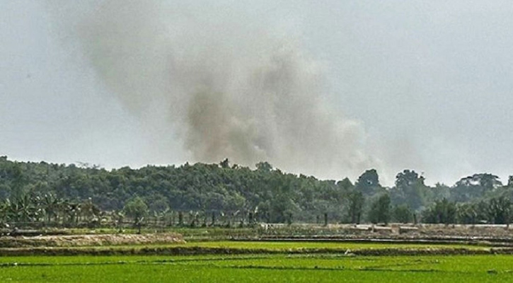 রাখাইনে বিমান হামলা-বোমা বিস্ফোরণ, টেকনাফে আতঙ্ক